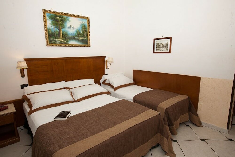 Фото Hotel Garibaldi Naples