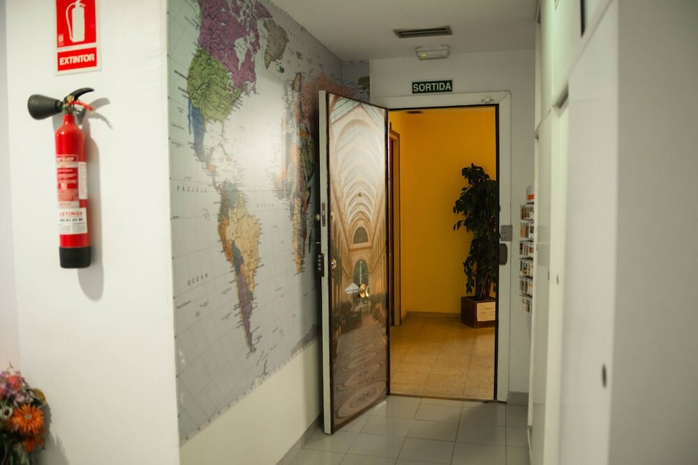 Фото Go Bcn Hostal Ideal Badal - Hostel
