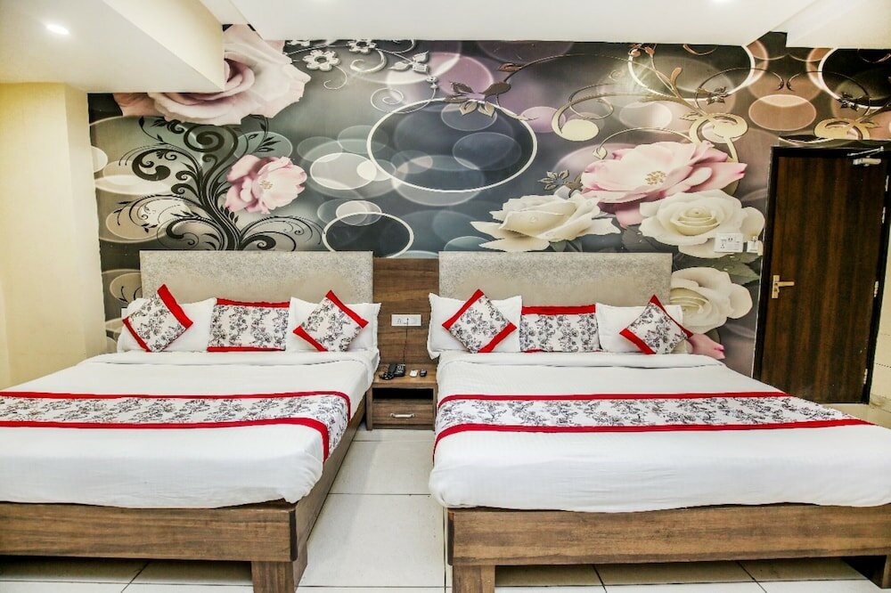 Фото Hotel Karan Residency