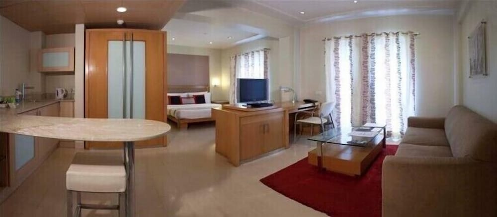 Фото Avalon Courtyard