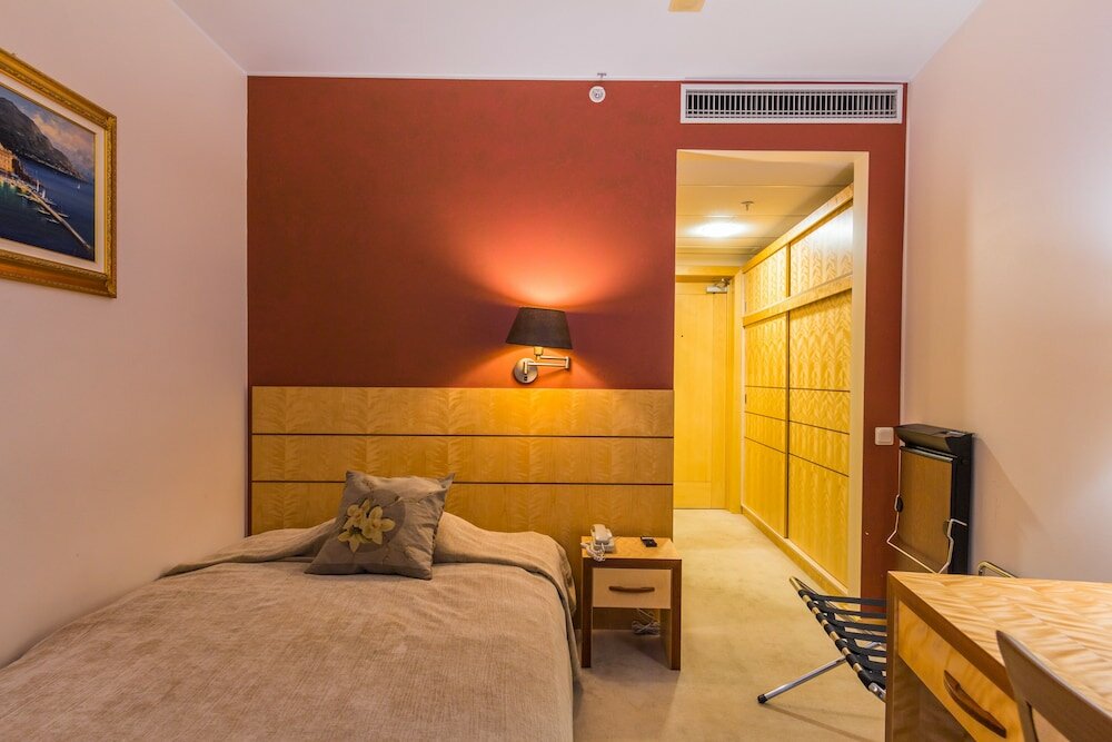 Фото Royal Square Hotel & Suites