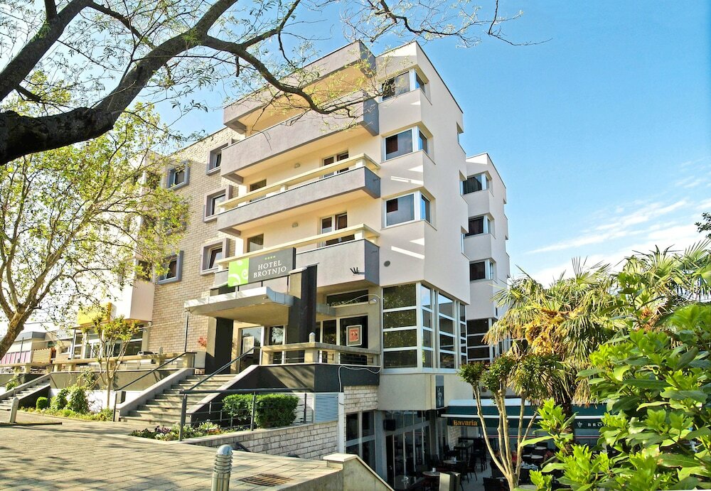 Фото Hotel Brotnjo