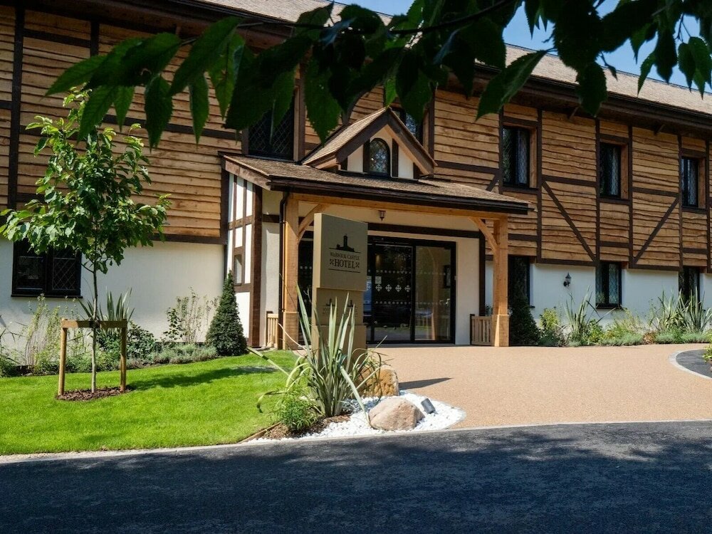 Фото Warwick Castle Knight's Village