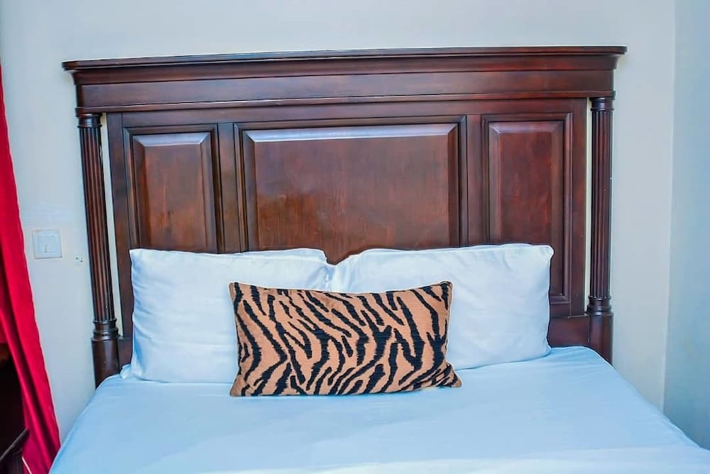 Фото Emperor's PLace Luxury Room