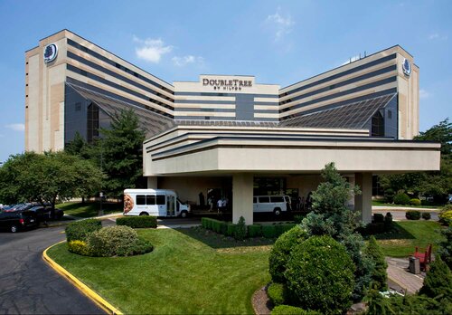 Внешний вид отеля DoubleTree by Hilton Hotel Newark Airport в Ньюарке, фото 1