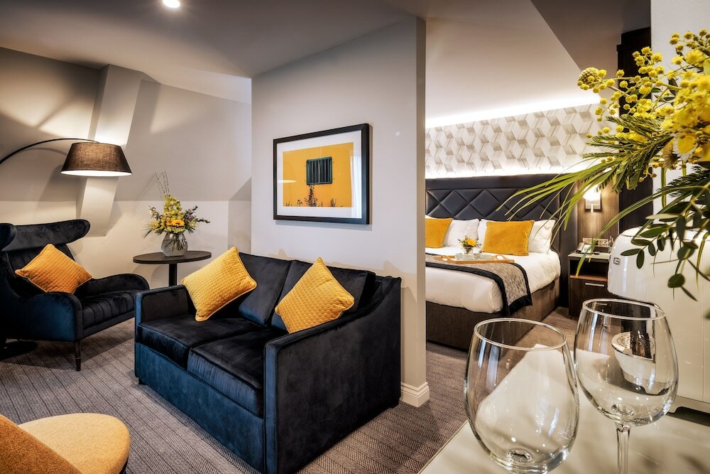 Фото Camden Court Hotel