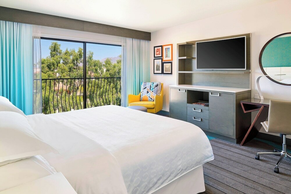 Фото Sheraton Tucson Hotel and Suites