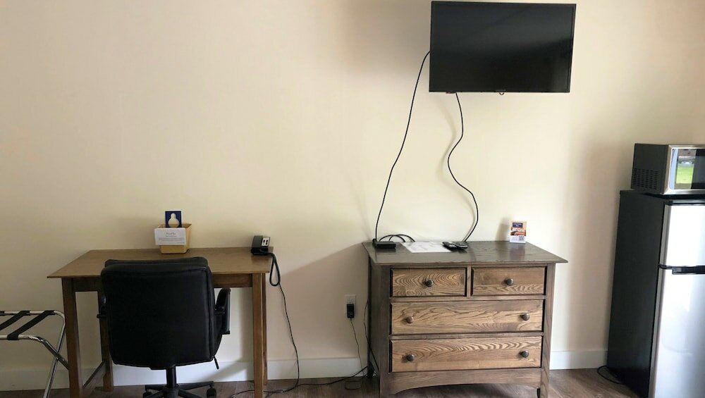 Фото Colonial Inn Ellsworth