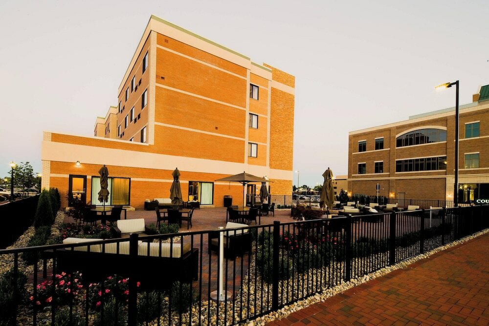 Фото Courtyard Bay City