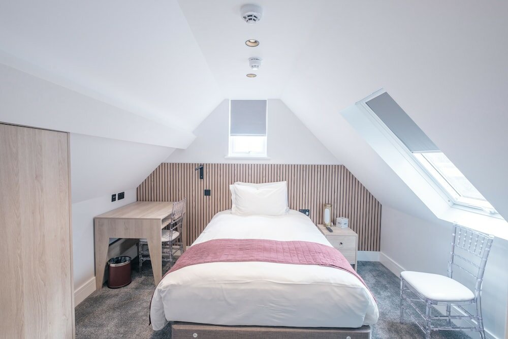 Фото The Pillar Hotel