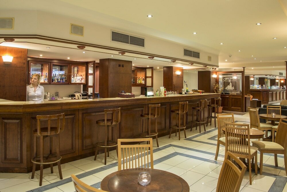 Фото Manousos City Hotel