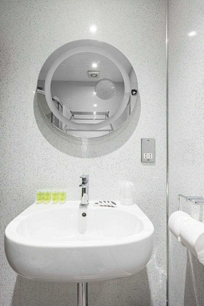 Фото Lancaster Court Hotel