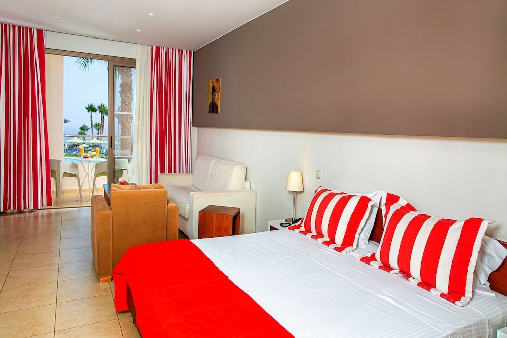 Фото Royal Heights Resort Villas & SPA