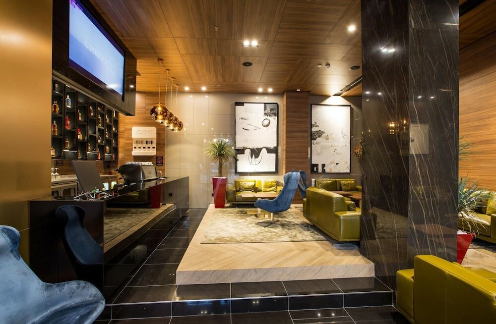 Фото Ambasador Hotel