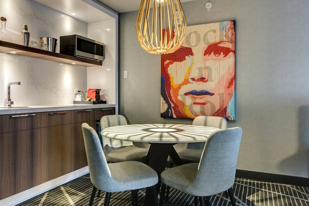 Фото Renaissance Montreal Downtown Hotel