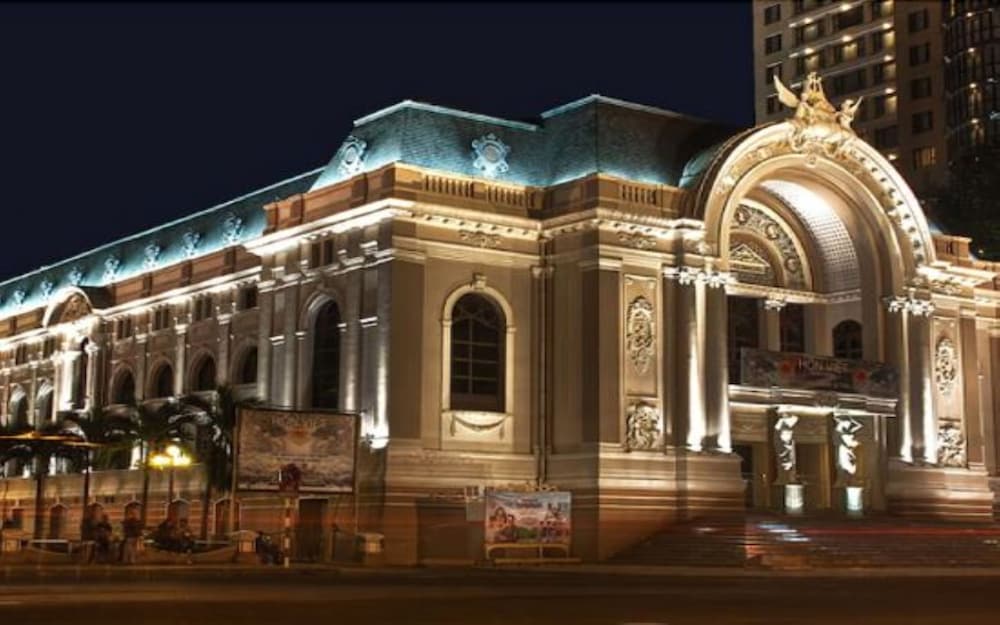 Фото Happy Life Grand Hotel & Sky Bar