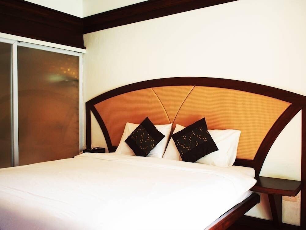 Фото Nh Elegant Hotel