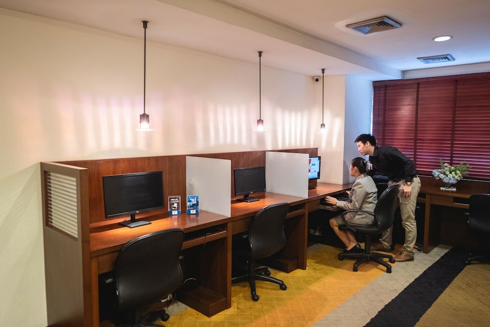 Фото Zenith Sukhumvit Hotel