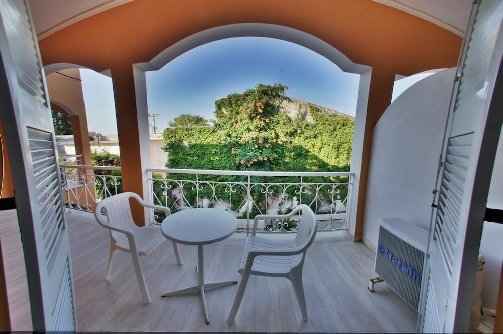 Фото Benitses Arches