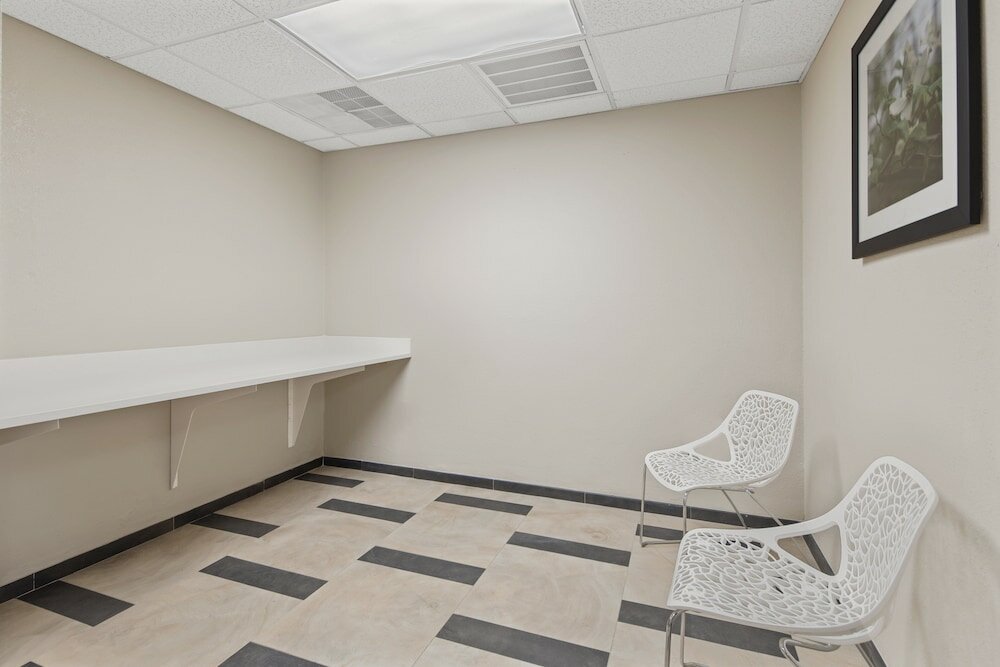 Фото Candlewood Suites Charlotte - Arrowood, an Ihg Hotel