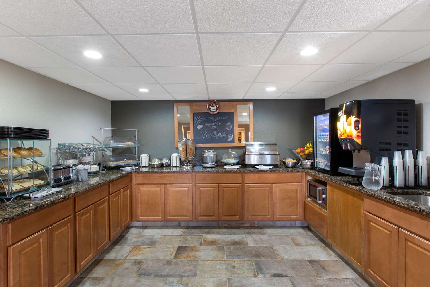 Фото AmericInn by Wyndham Apple Valley