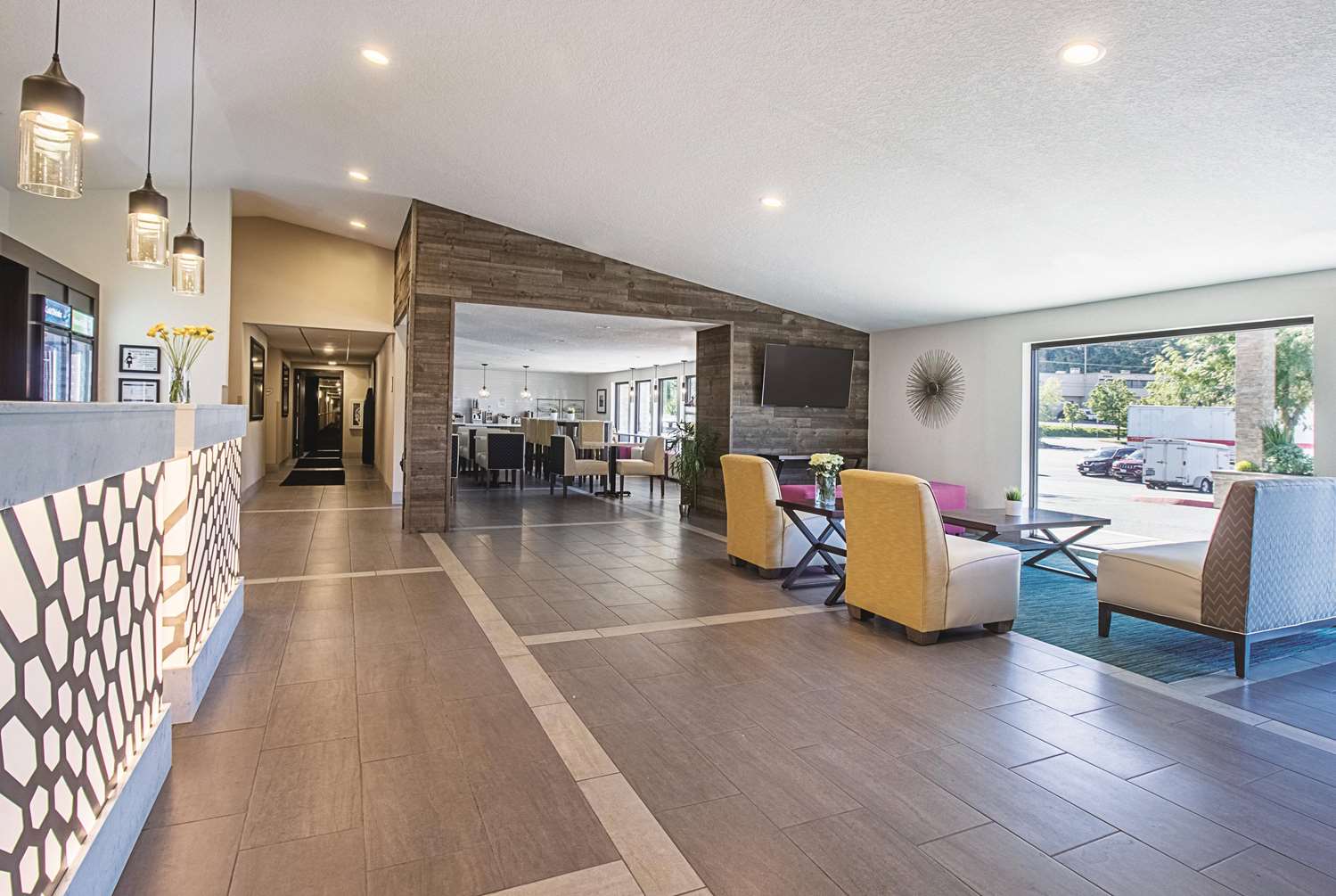 Фото La Quinta Inn & Suites by Wyndham Portland Nw