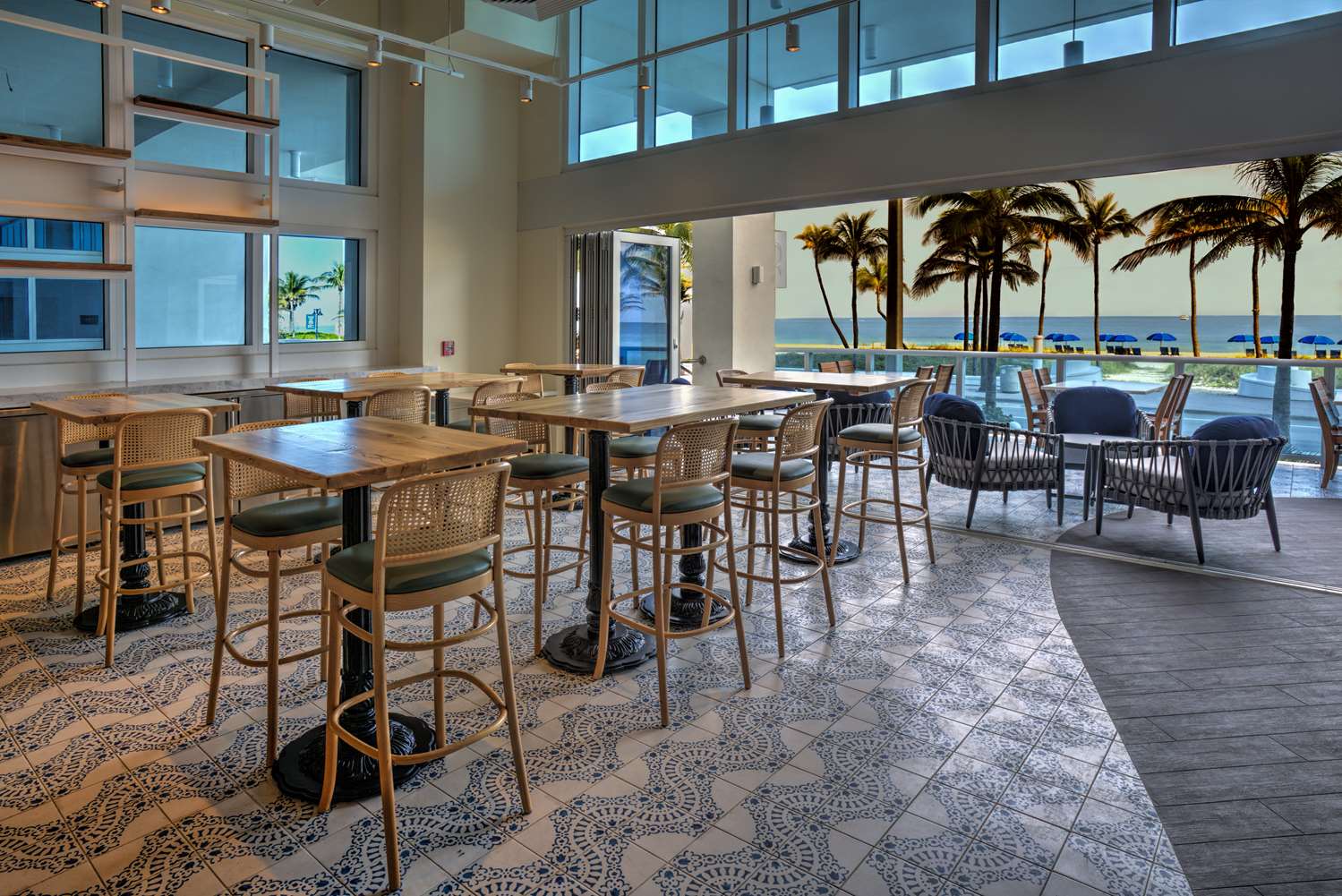 Фото Hotel Maren Fort Lauderdale Beach, Curio Collection by Hilton