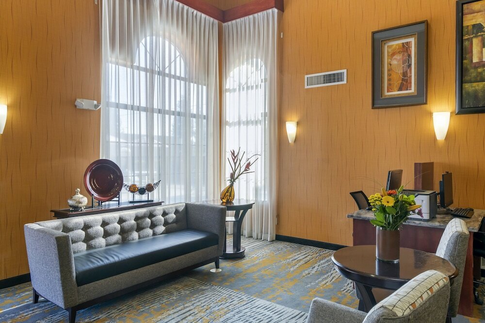 Фото Best Western Plus Fresno Inn