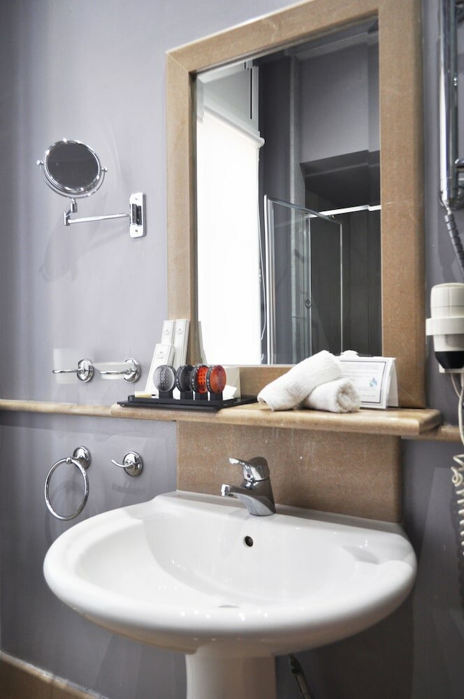 Фото The Capsis Bristol Boutique Hotel