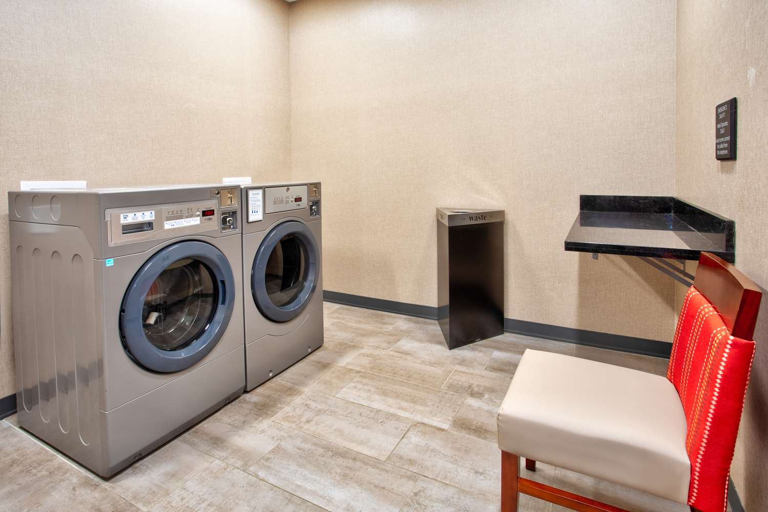 Фото Hampton Inn by Hilton Paris