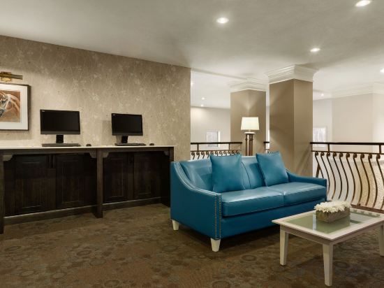 Фото Days Inn & Suites by Wyndham Brandon