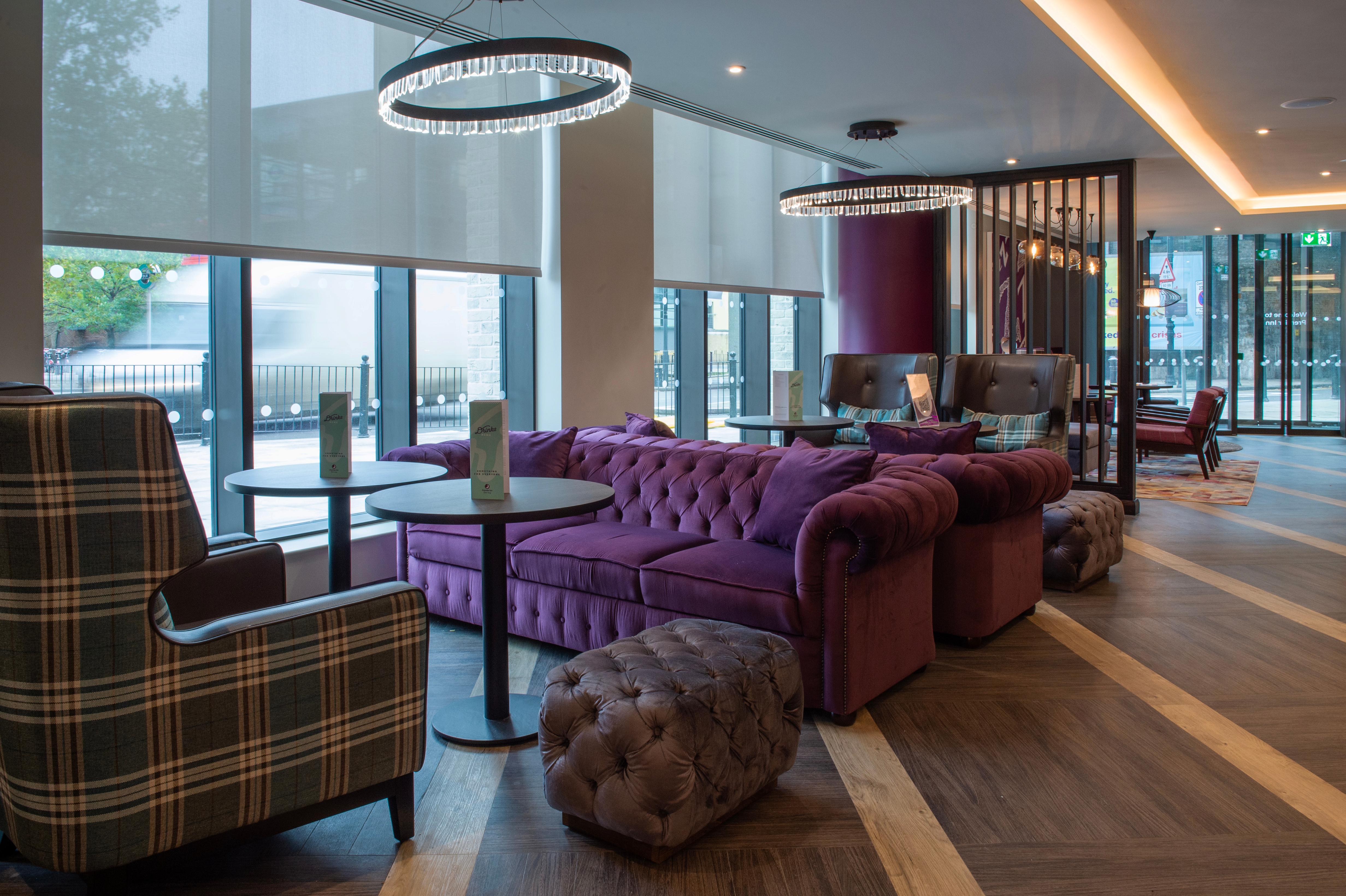 Фото Premier Inn London Canary Wharf Westferry