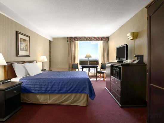 Фото Ramada by Wyndham Lethbridge