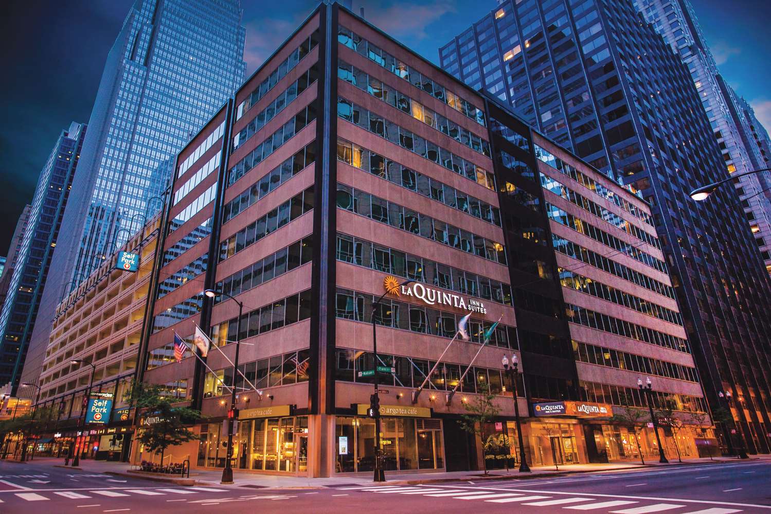 Фото La Quinta Inn & Suites by Wyndham Chicago Downtown