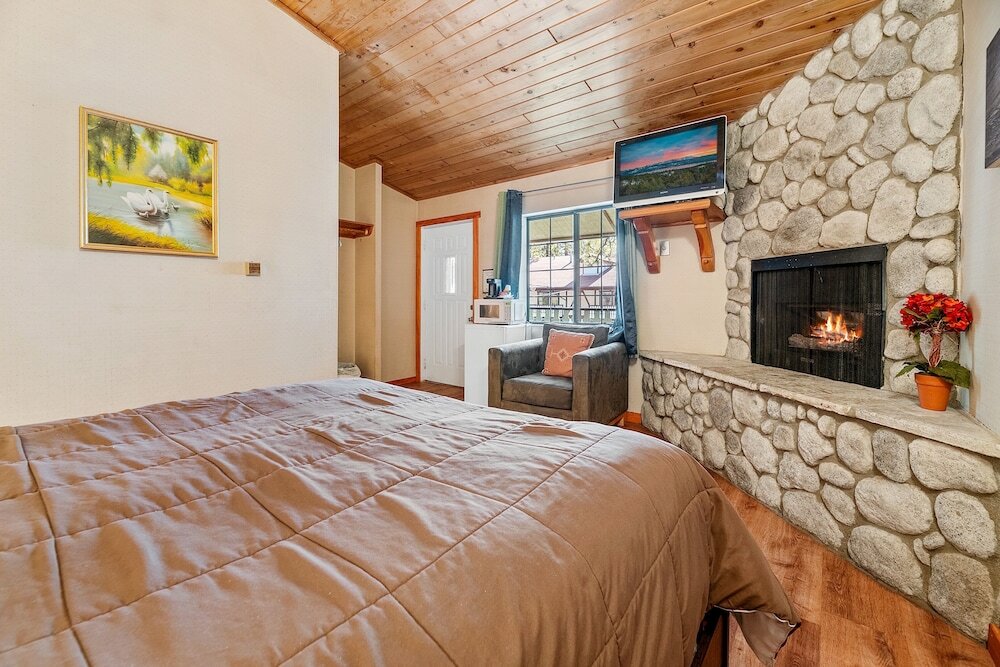 Фото Black Forest Lodge And Cabins