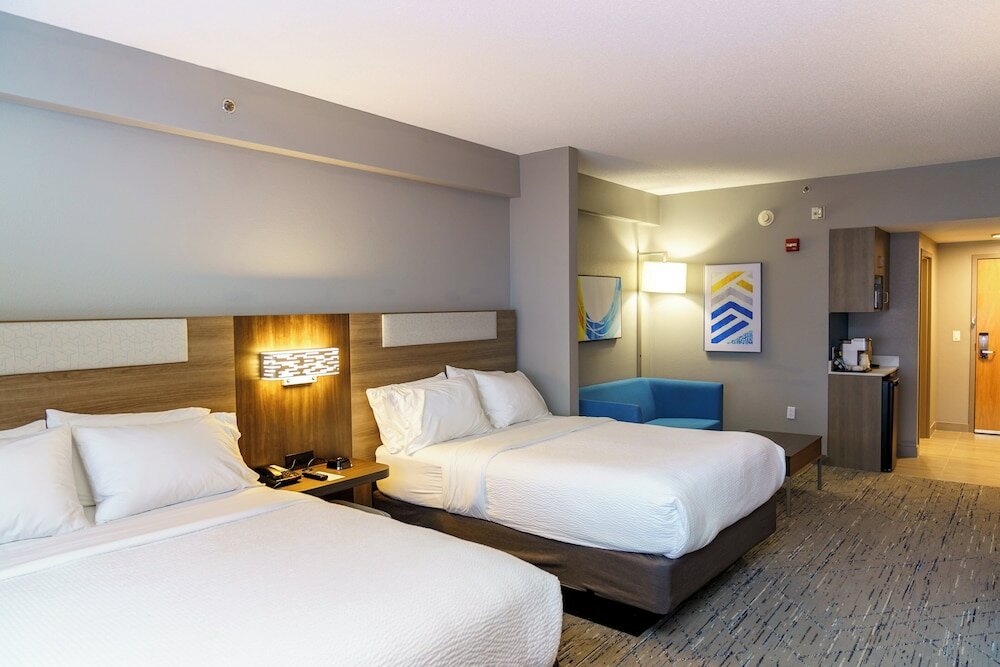 Фото Holiday Inn Express Hotel & Suites Raleigh Sw Nc State, an Ihg Hotel