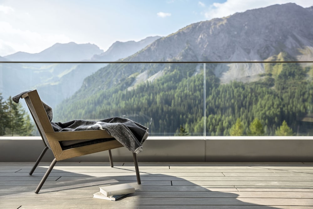 Фото Tschuggen Grand Hotel