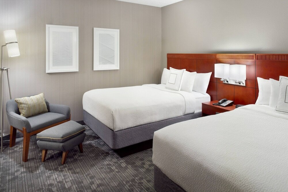 Фото Courtyard by Marriott Charlotte Southpark