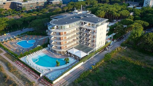 Внешний вид отеля Jesolopalace Hotel & Aparthotel в Езоле, фото 1