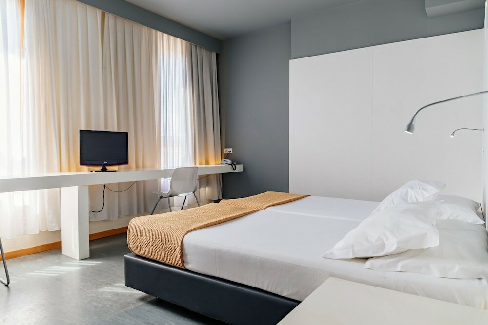 Фото Basic Braga by Axis