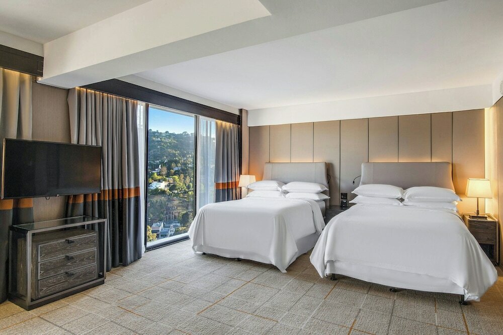 Фото Sheraton Universal Hotel