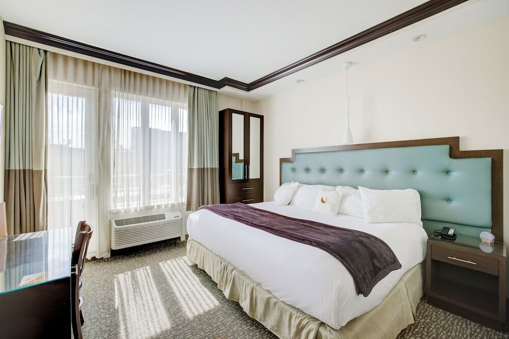 Фото Aura Hotel Brooklyn