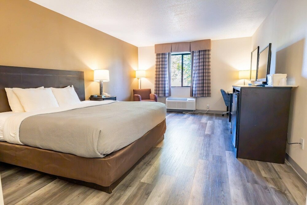 Фото Quality Inn & Suites Sun Prairie Madison East