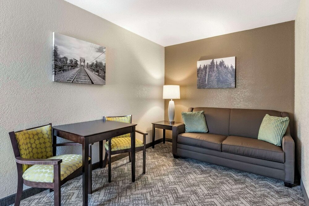 Фото Comfort Inn & Suites Tualatin - Lake Oswego South