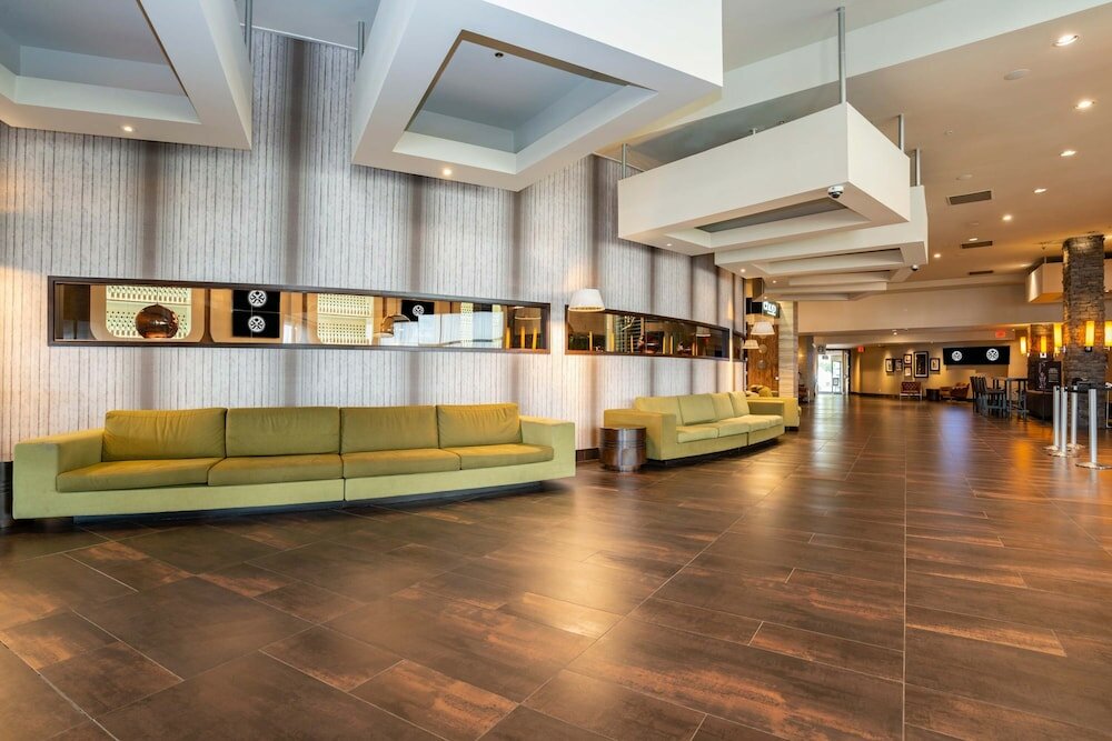 Фото Sandman Signature Vancouver Airport Hotel & Resort