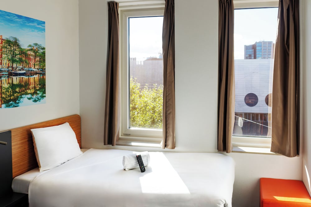 Фото EasyHotel Amsterdam Arena Boulevard