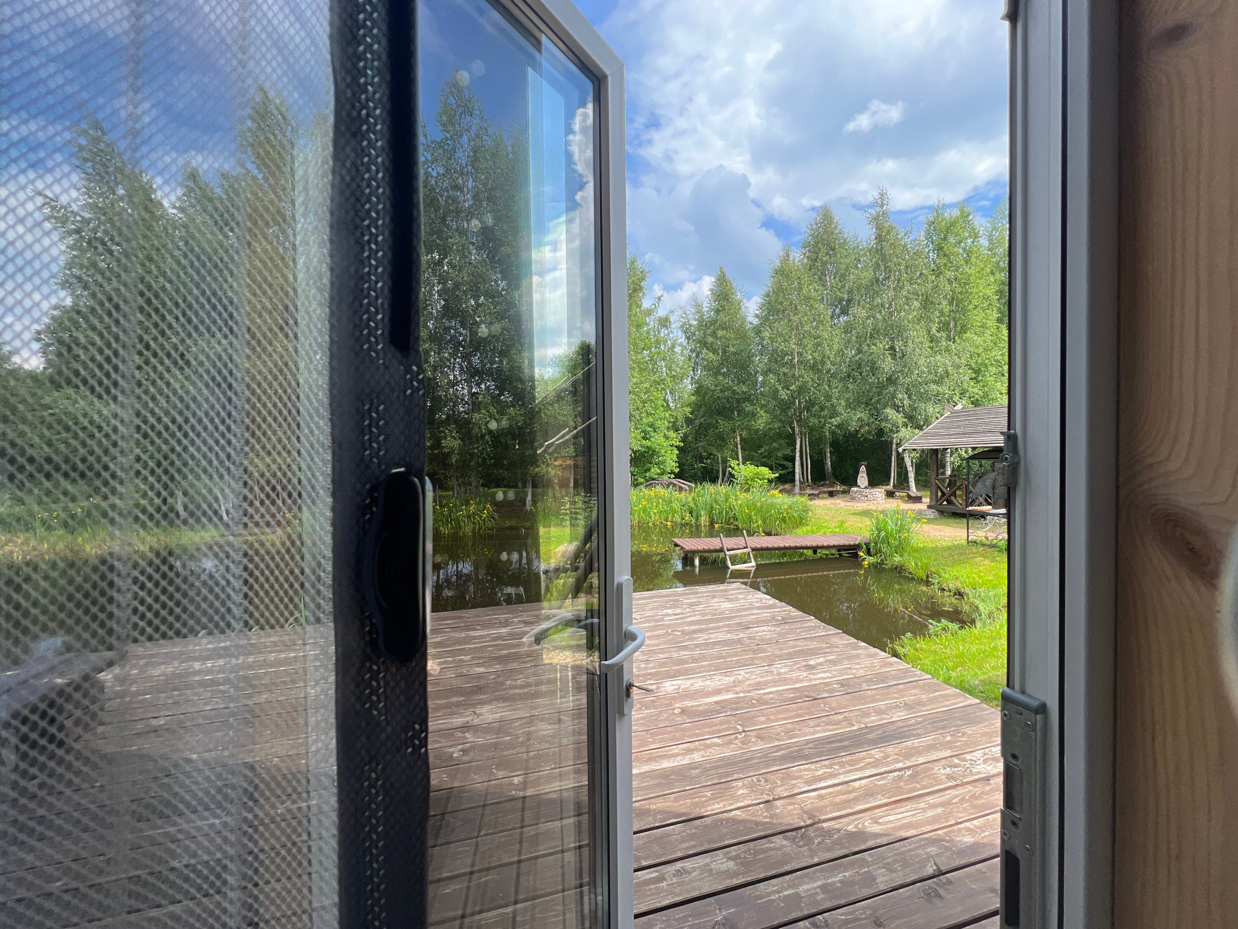 Фото Дом у пруда