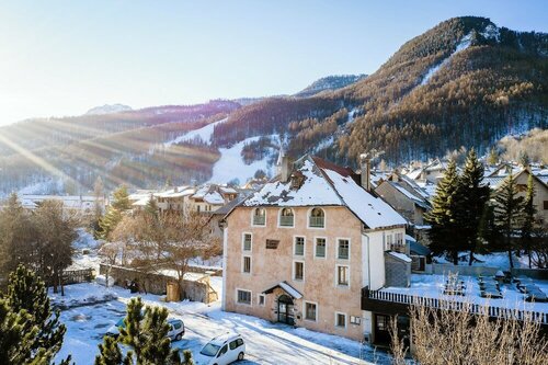 Хостел Auberge de Jeunesse Hi Serre-Chevalier в Бриансоне