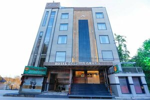 отель Dolphin Grand