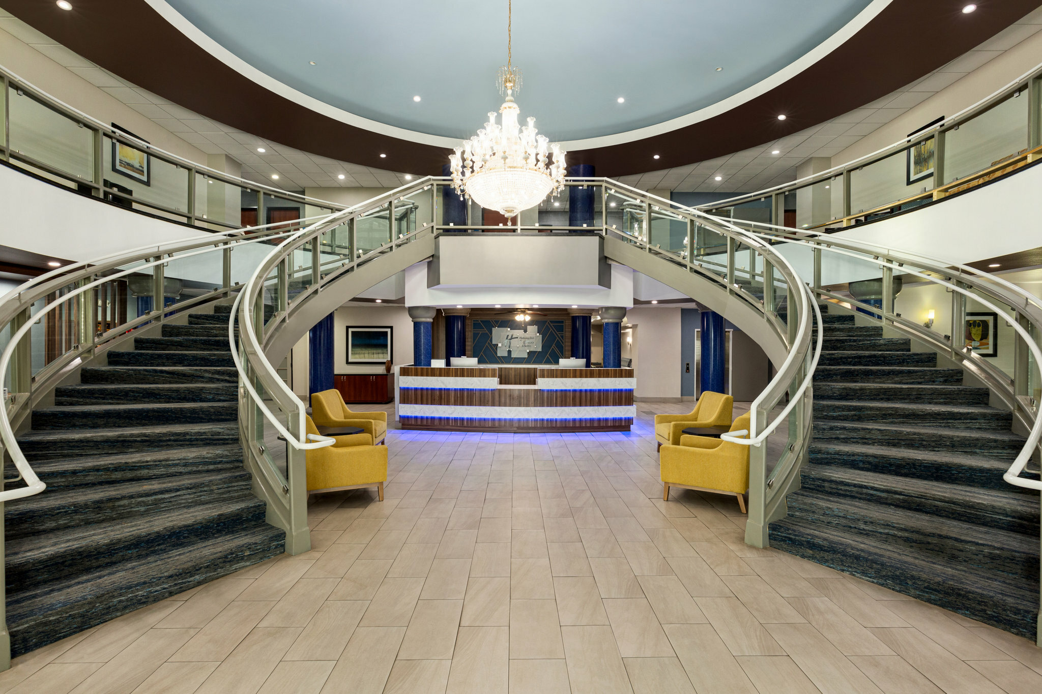 Фото Holiday Inn Express and Suites Bakersfield Central, an Ihg Hotel